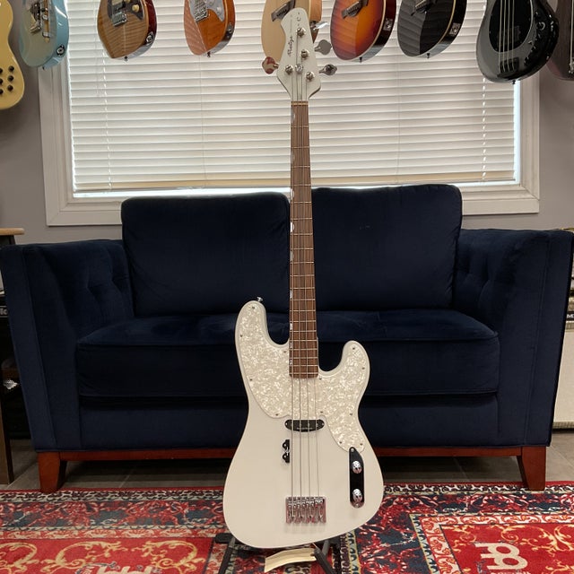 BASS GUITARS | Crossroad Music