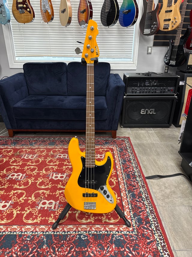 BASS GUITARS | Crossroad Music
