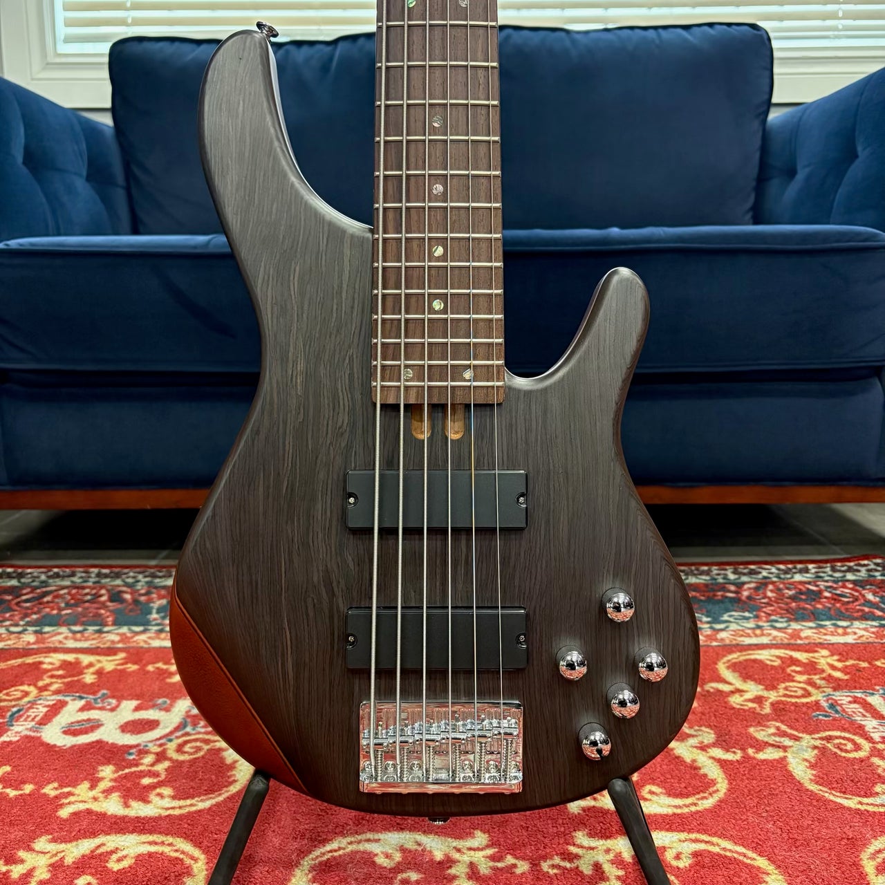 BASS GUITARS | Crossroad Music