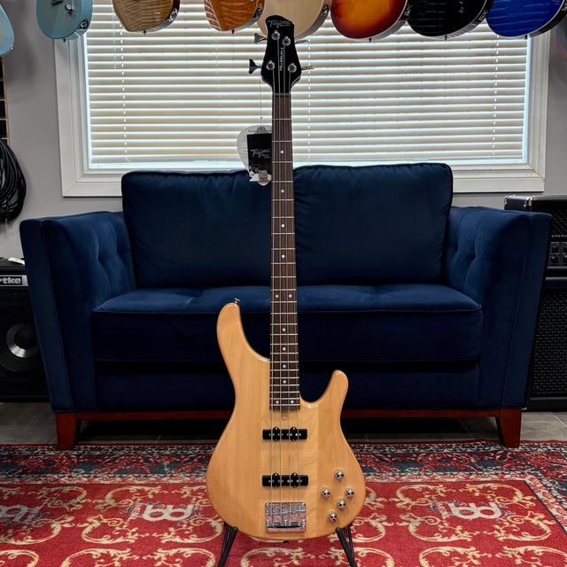 BASS GUITARS | Crossroad Music