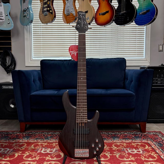 BASS GUITARS | Crossroad Music